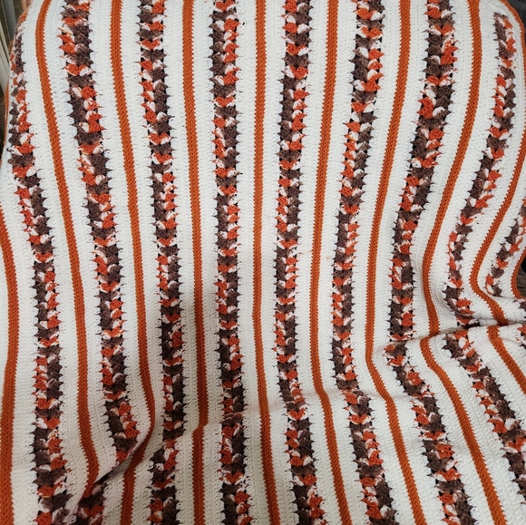 Vtg Afghan Throw Scalloped Edge Hand Crocheted Fall Thanksgiving Colors 48x50in - Picture 4 of 9